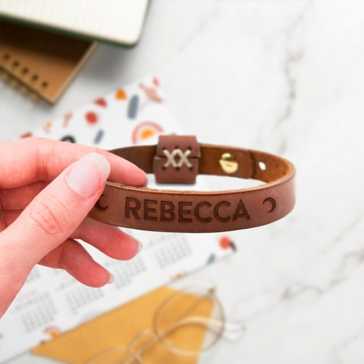Pulsera de piel personalizada con nombre para mujer - Media luna