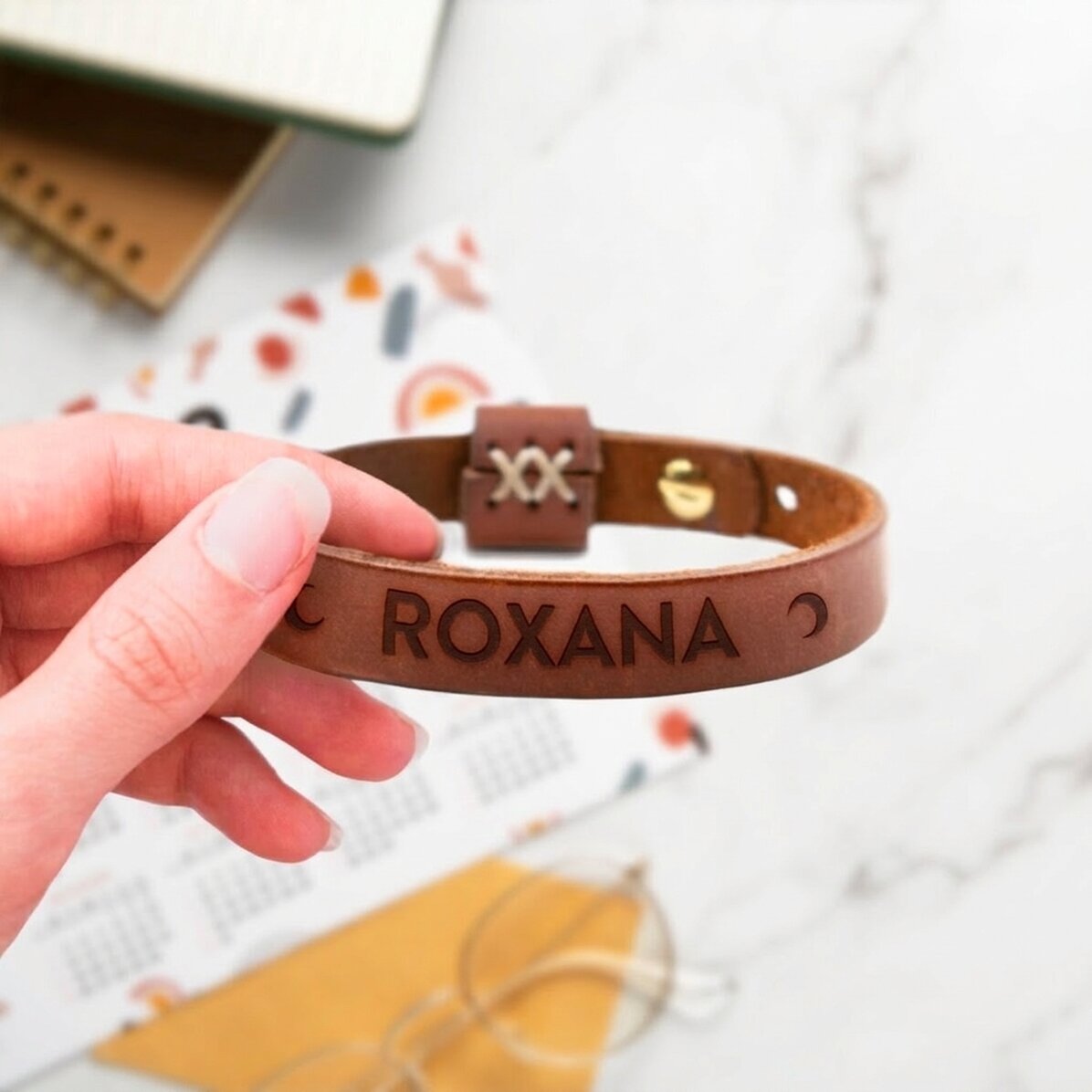 Pulsera de piel personalizada con nombre para mujer - Media luna