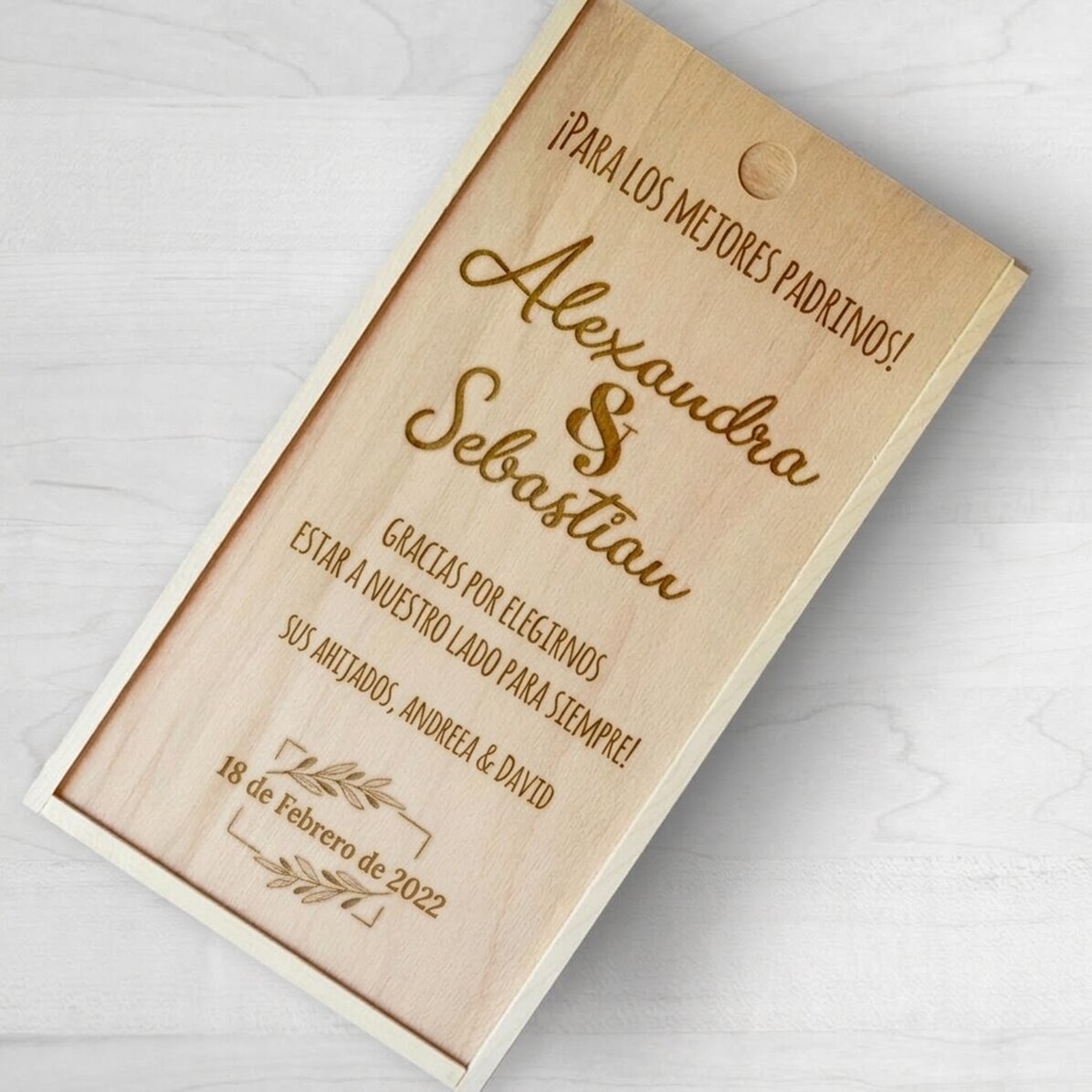 Caja de regalo personalizada de madera con fecha y mensaje - ¡Para los padrinos más geniales!