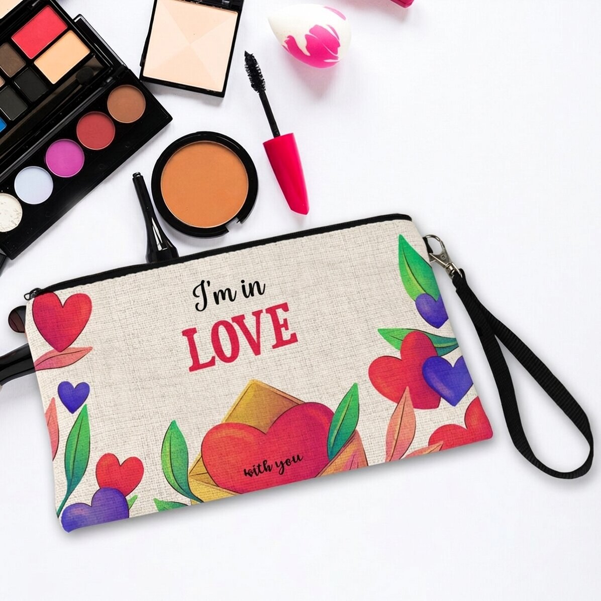 Estuche de maquillaje personalizado con texto: «In LOVE»