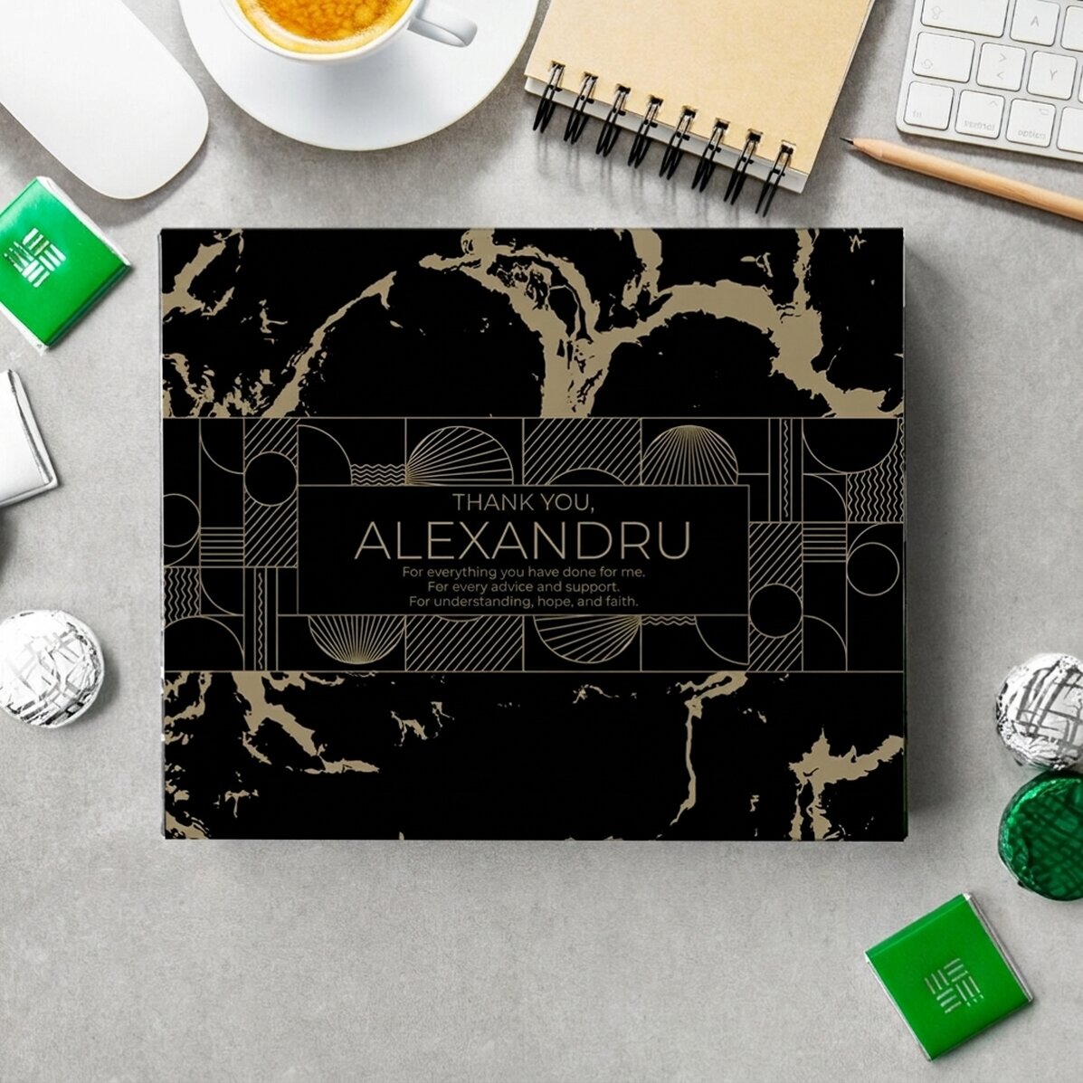 Caja de bombones personalizada con el texto «Gracias»