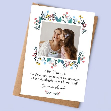 Tarjeta personalizada con una foto y un mensaje primaveral