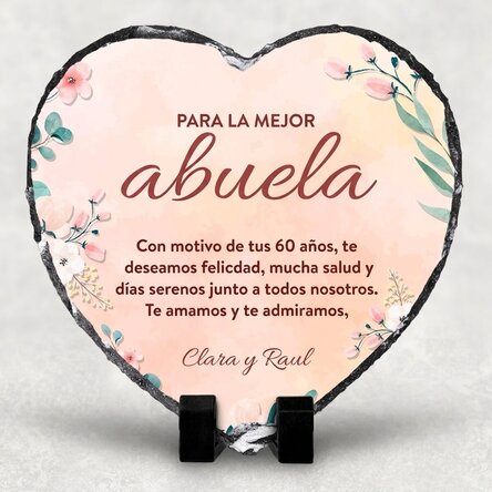 Pizarra con forma de corazón personalizada con un mensaje para la abuela