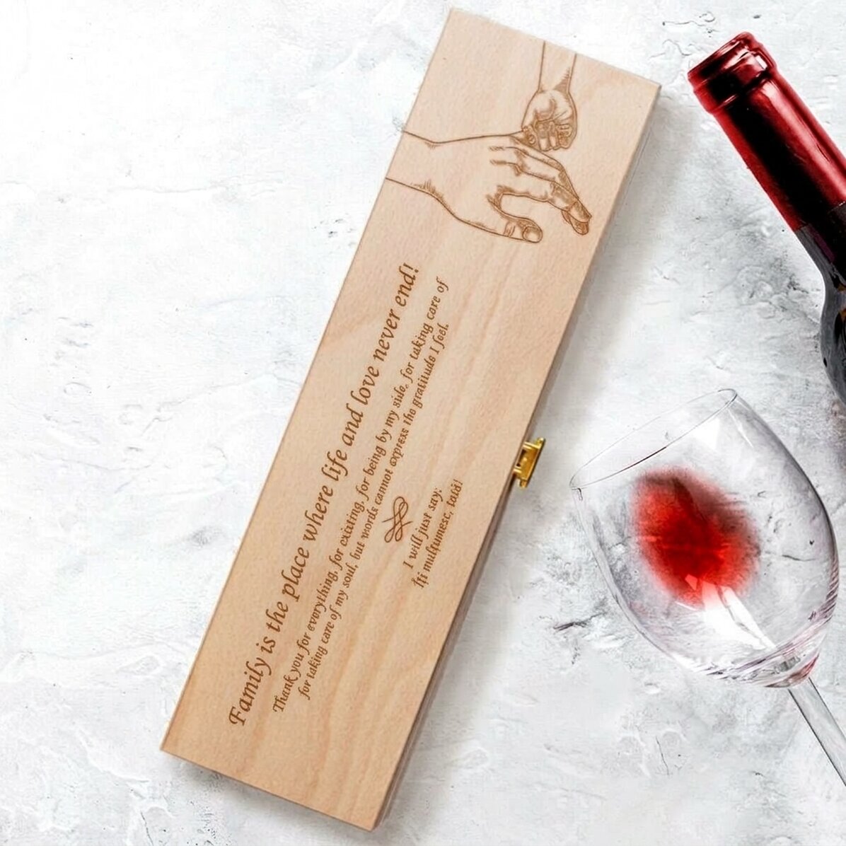 Caja de vino personalizada con un mensaje de agradecimiento para papá - Hands