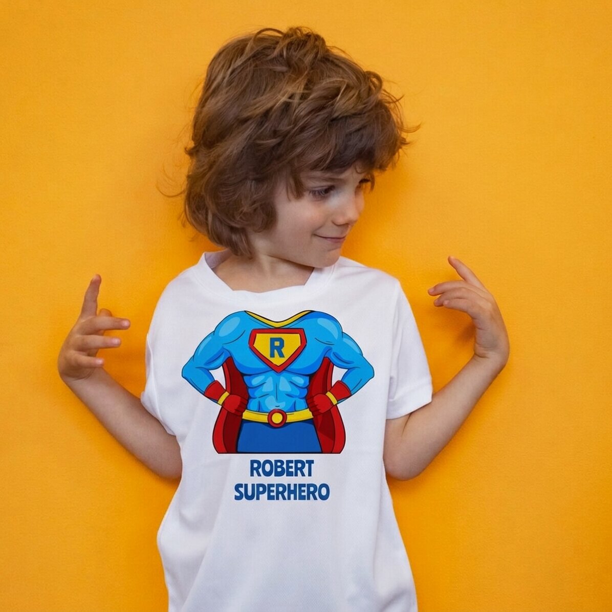 Camiseta deportiva para niños personalizada con texto: «Superhéroe»
