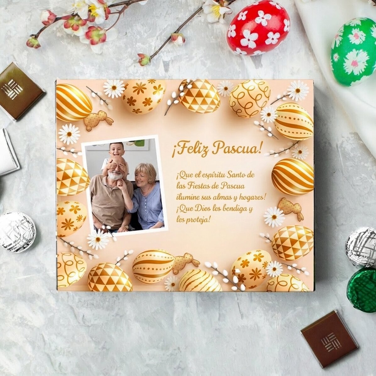 Caja de bombones personalizada con una foto y un mensaje: ¡Feliz Pascua!