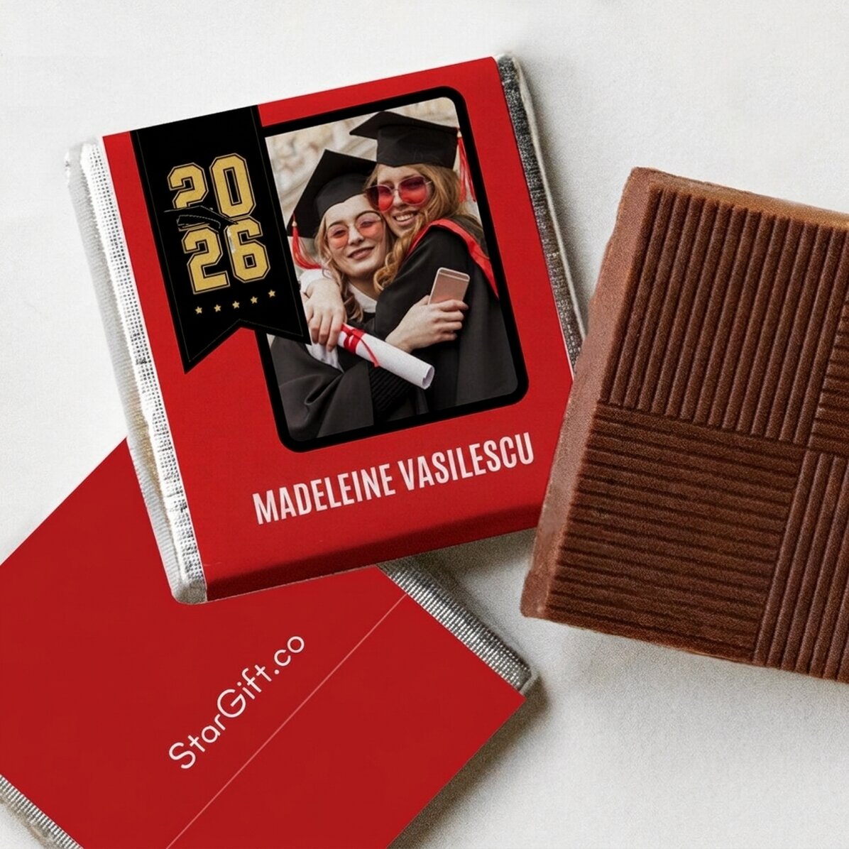 Mini bombones personalizados con nombre y año para los graduados