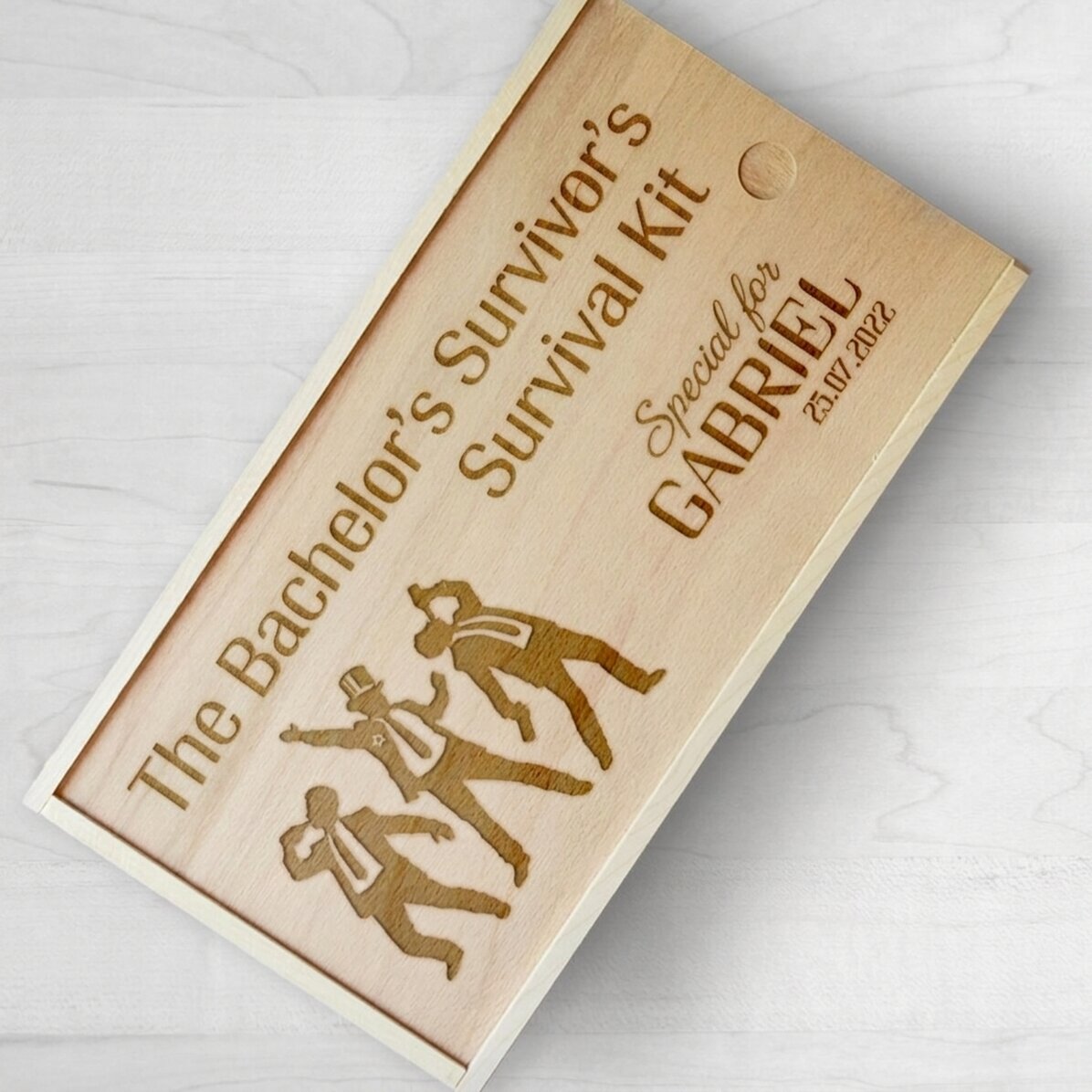 Caja de regalo personalizada de madera con mensaje - Kit de supervivencia para la despedida de solte