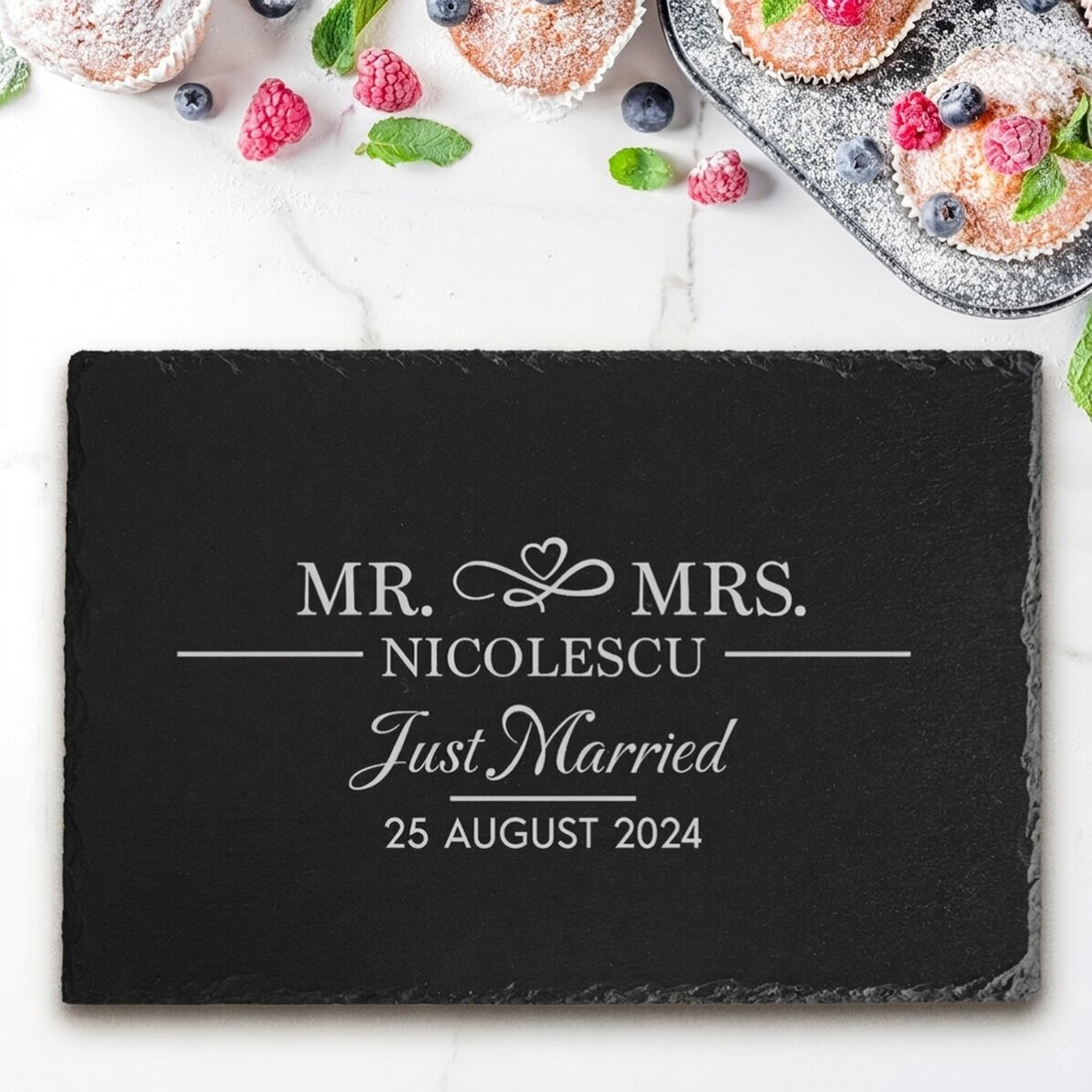Placa de pizarra grabada y personalizada con el texto «Just married»
