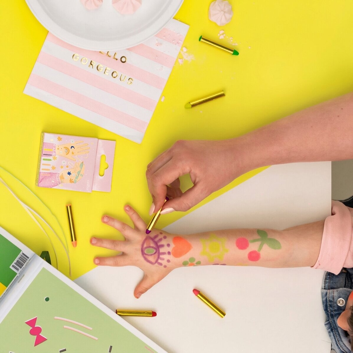 Juego de lápices de colores para pintar la cara