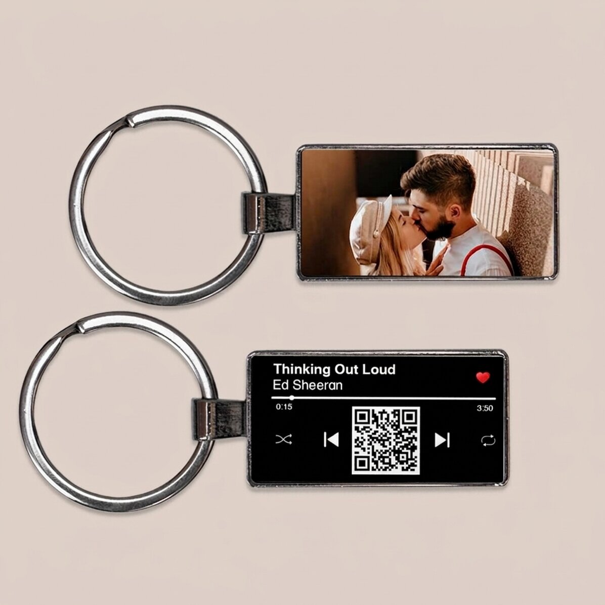 Llavero personalizado con una foto y un código QR - Nuestra canción