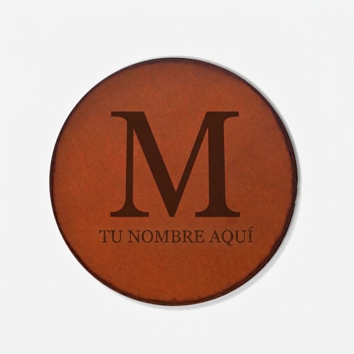 Posavasos de piel personalizado con una inicial y un nombre