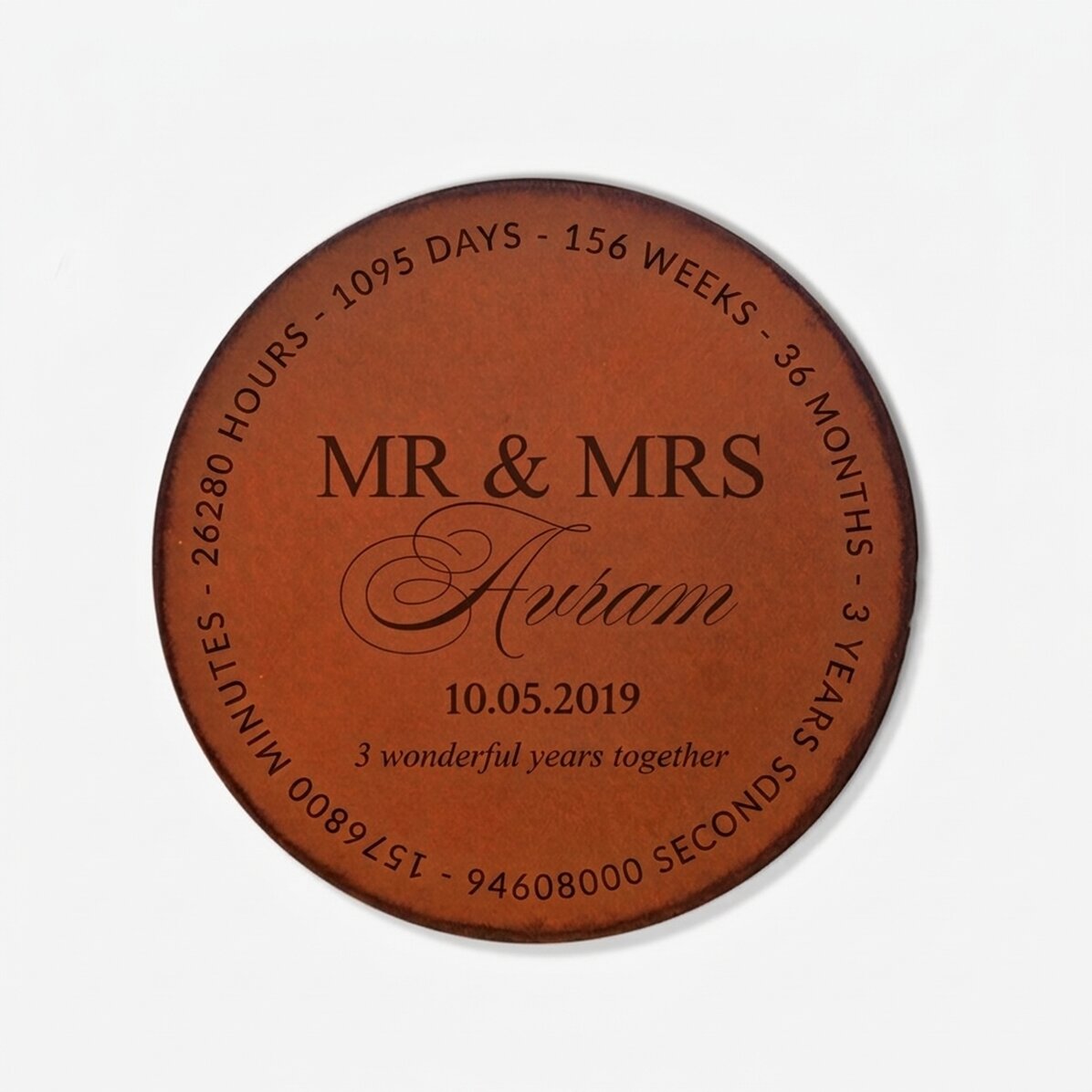 Posavasos de piel personalizado con texto: «Mr & Mrs»