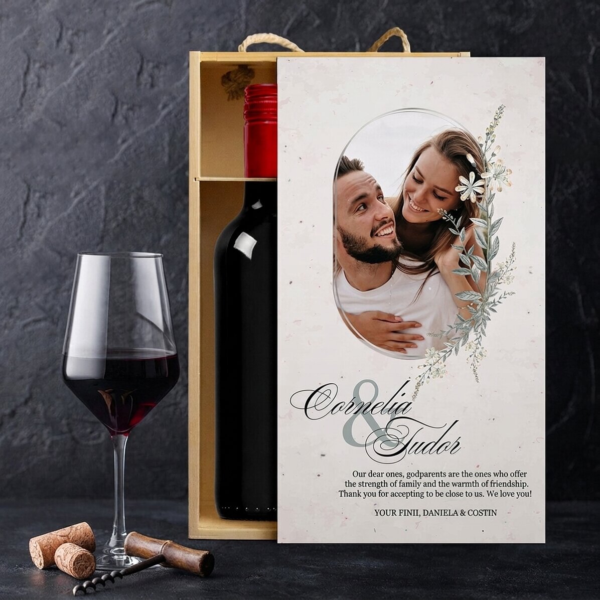 Caja de vino para 2 botellas personalizada con una foto y un mensaje para los padrinos