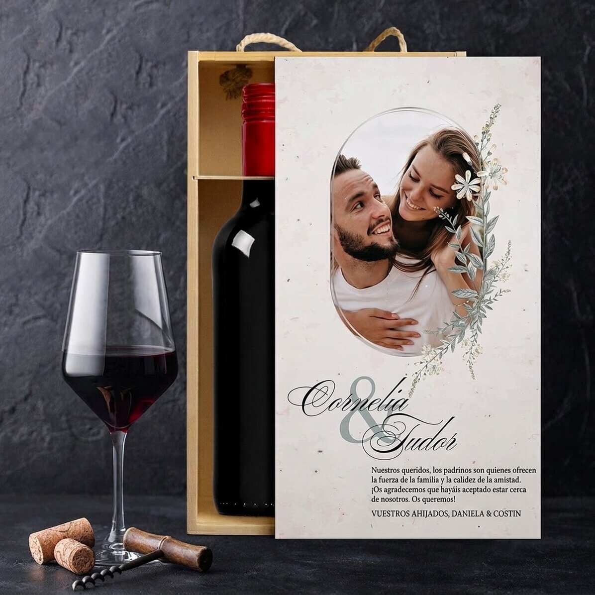 Caja de vino para 2 botellas personalizada con una foto y un mensaje para los padrinos
