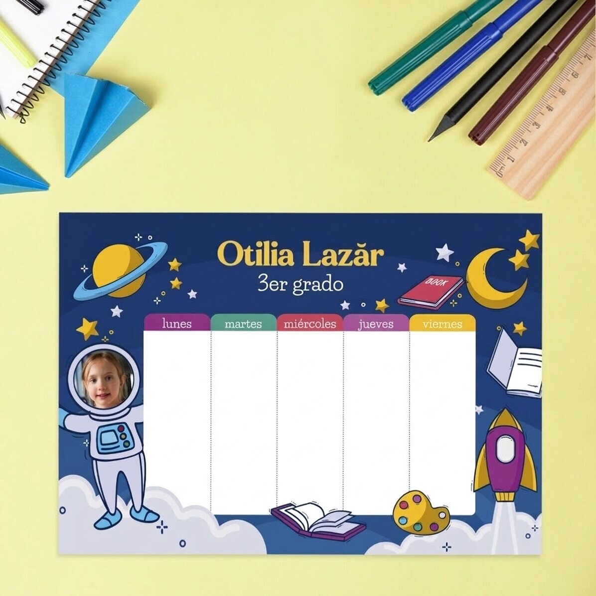Horario personalizado con una foto y un texto - Astronauta