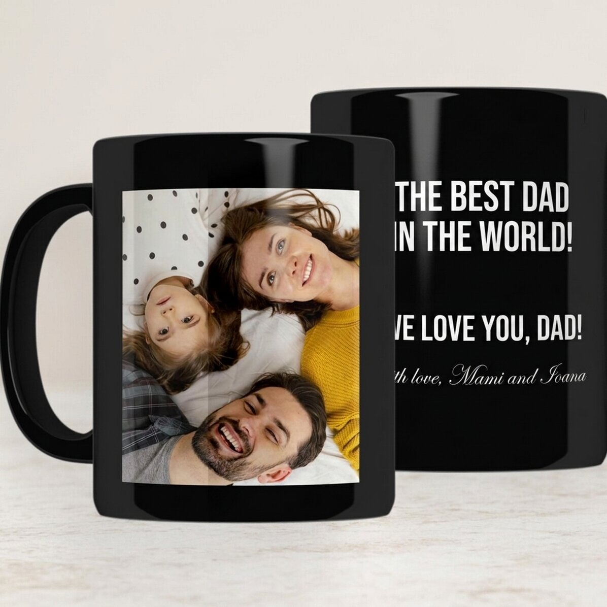 Taza negra personalizada con una foto y un mensaje