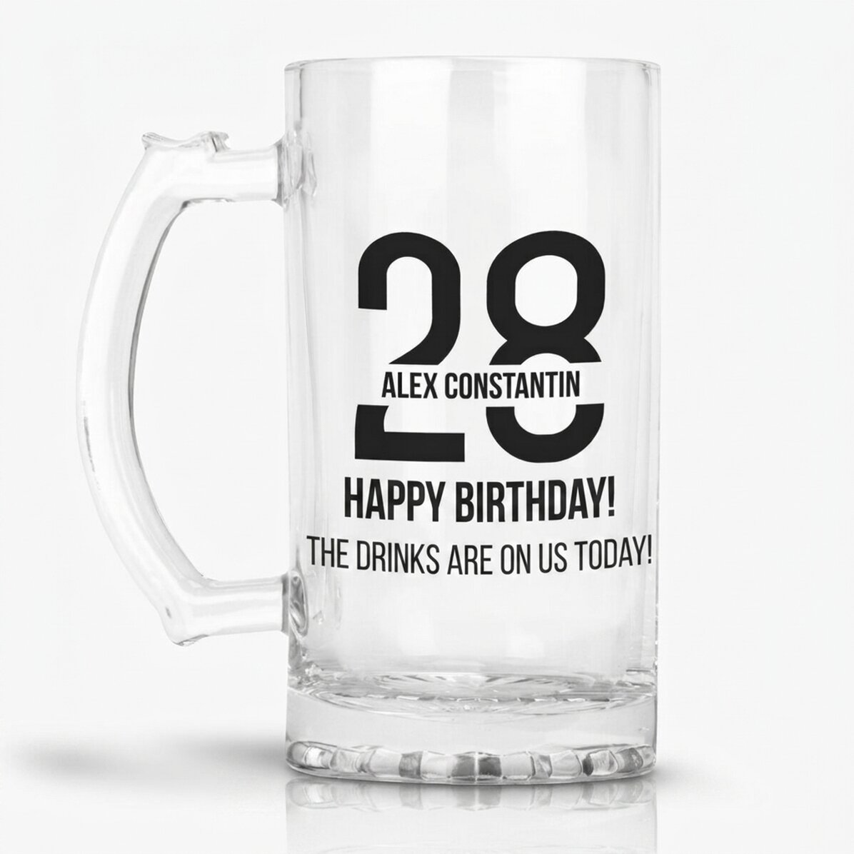 Jarra de cerveza personalizada con un mensaje de cumpleaños