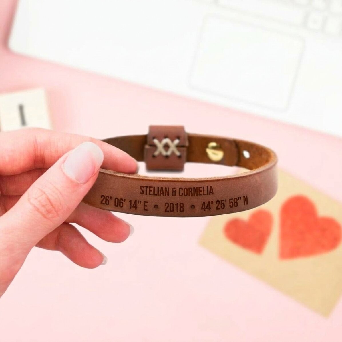 Pulsera de piel personalizada con coordenadas y nombre