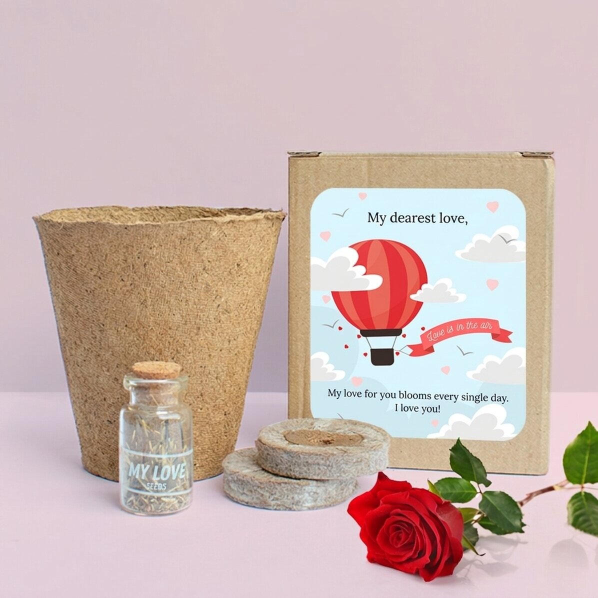 Kit para plantar flores de primavera en una cajita personalizada con mensaje: «Love is in the air»