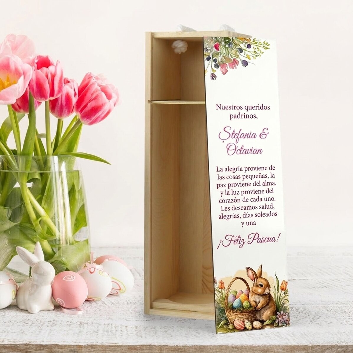 Caja de vino personalizada con un mensaje de Pascua