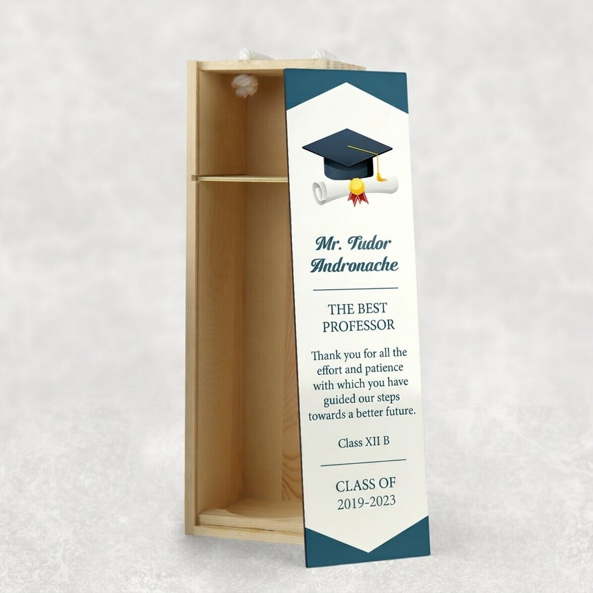 Caja de vino para una botella personalizada con un mensaje de graduación