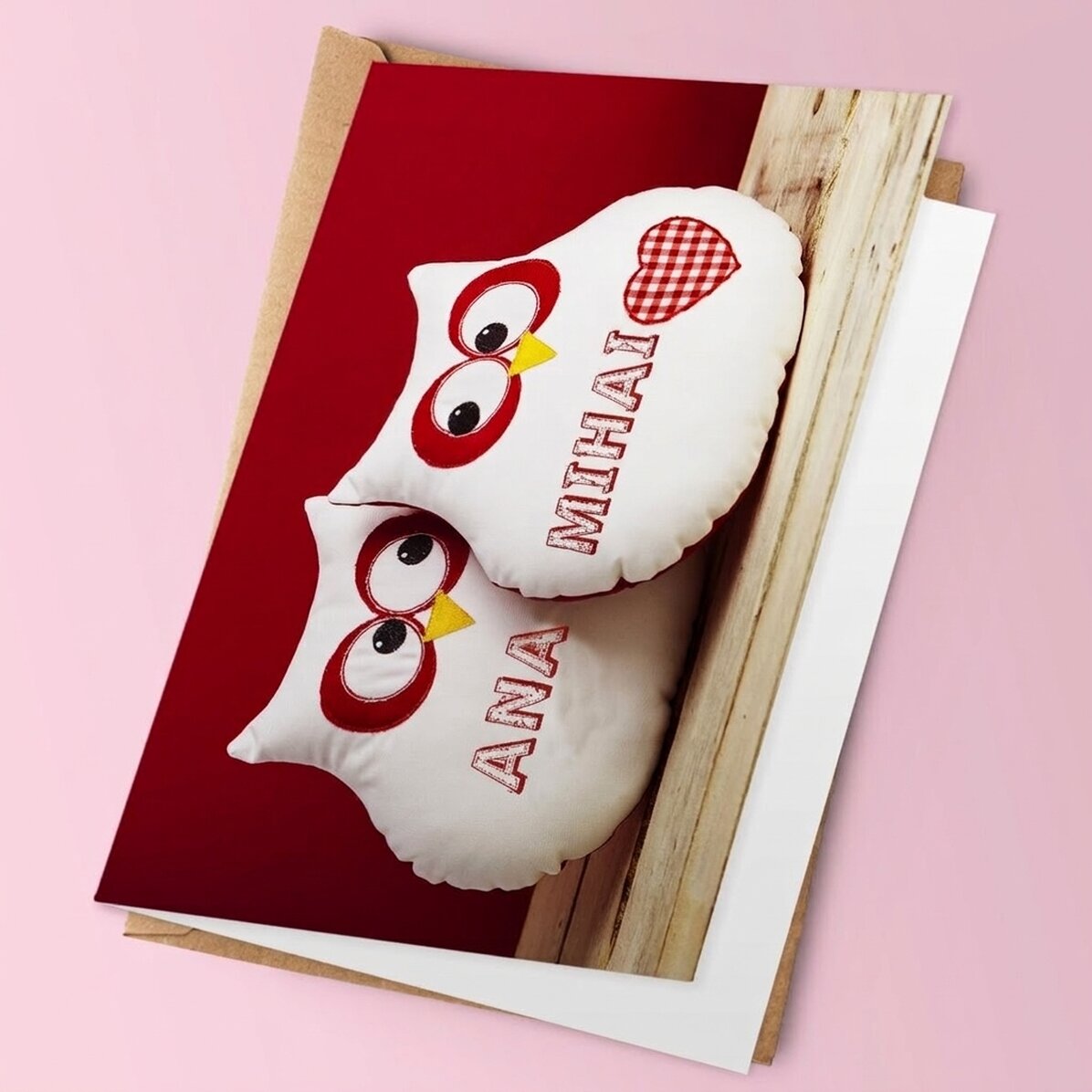 Tarjeta de felicitación personalizada con un búho y un corazoncito
