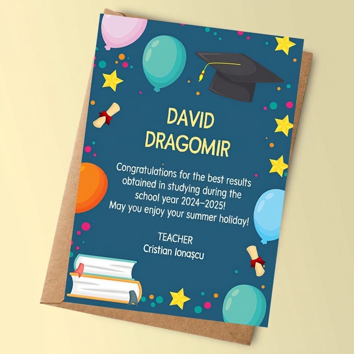 Tarjeta personalizada con mensaje para niños: fin de curso escolar