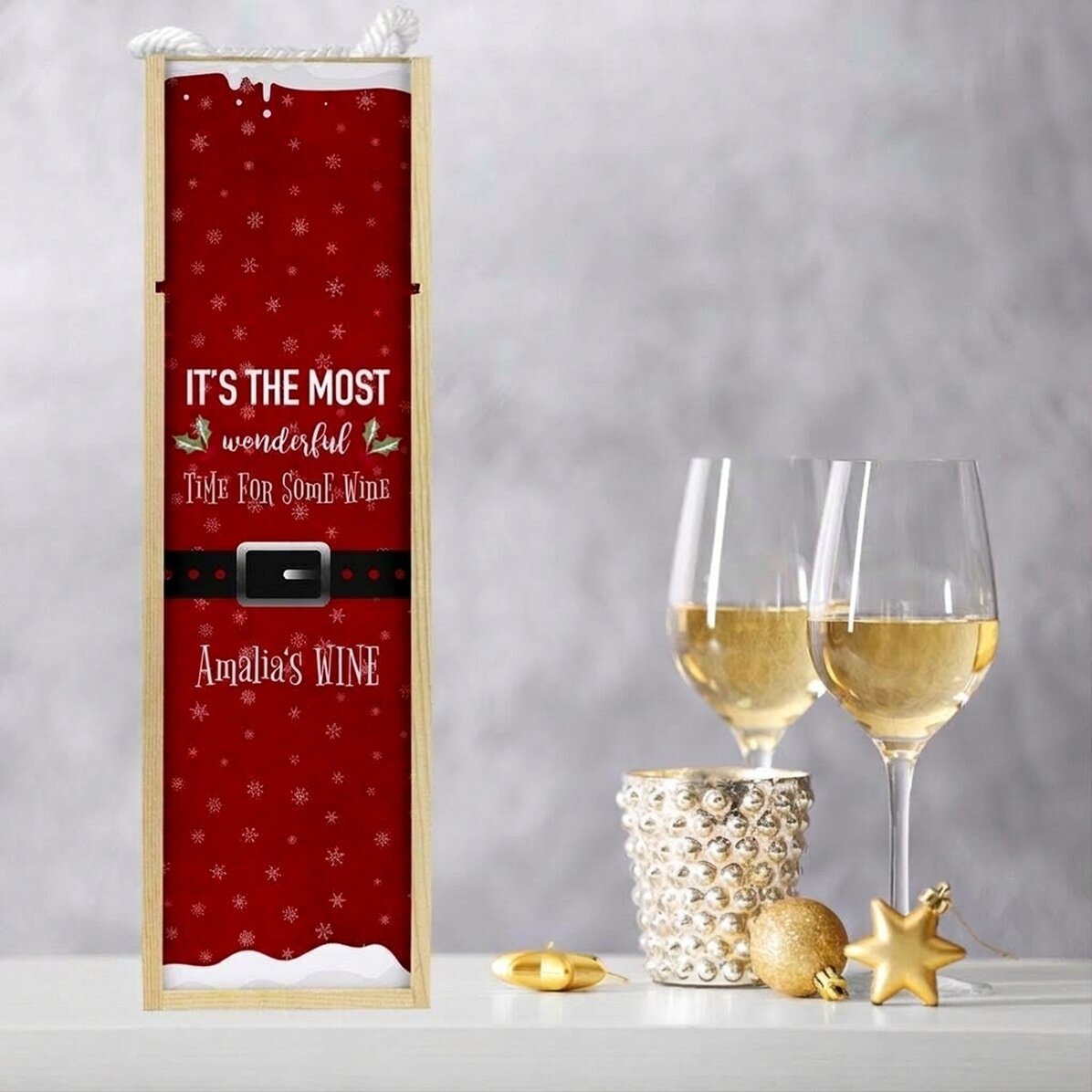 Caja de vino personalizada con un mensaje navideño: «Most wonderful time»