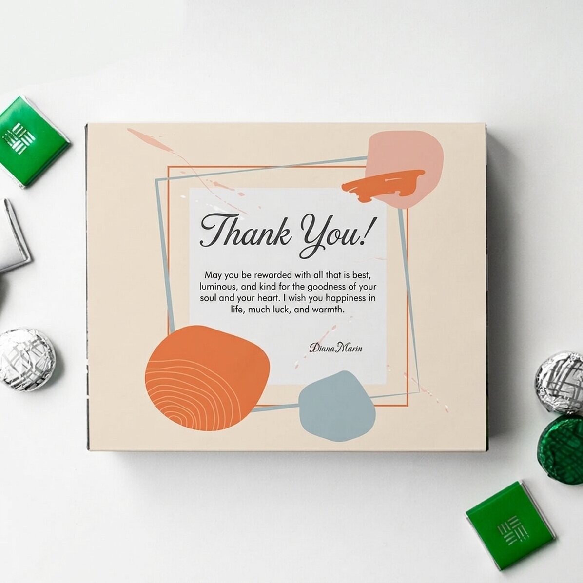 Caja de bombones personalizada con un mensaje de agradecimiento