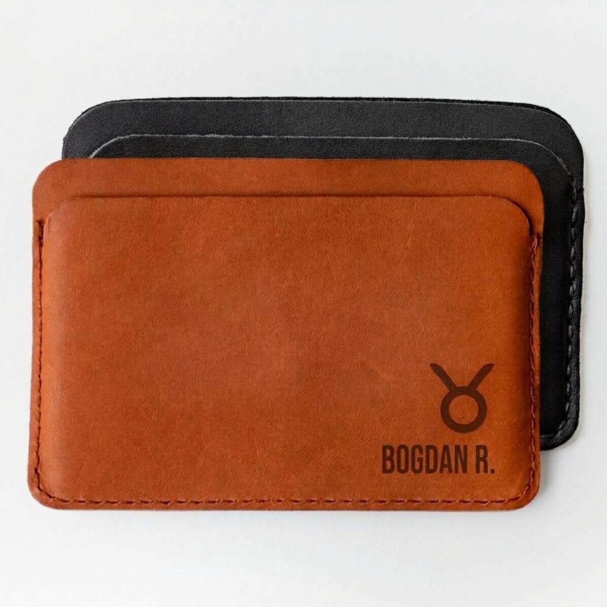 Cartera de piel personalizada con el nombre y el signo del zodiaco Tauro