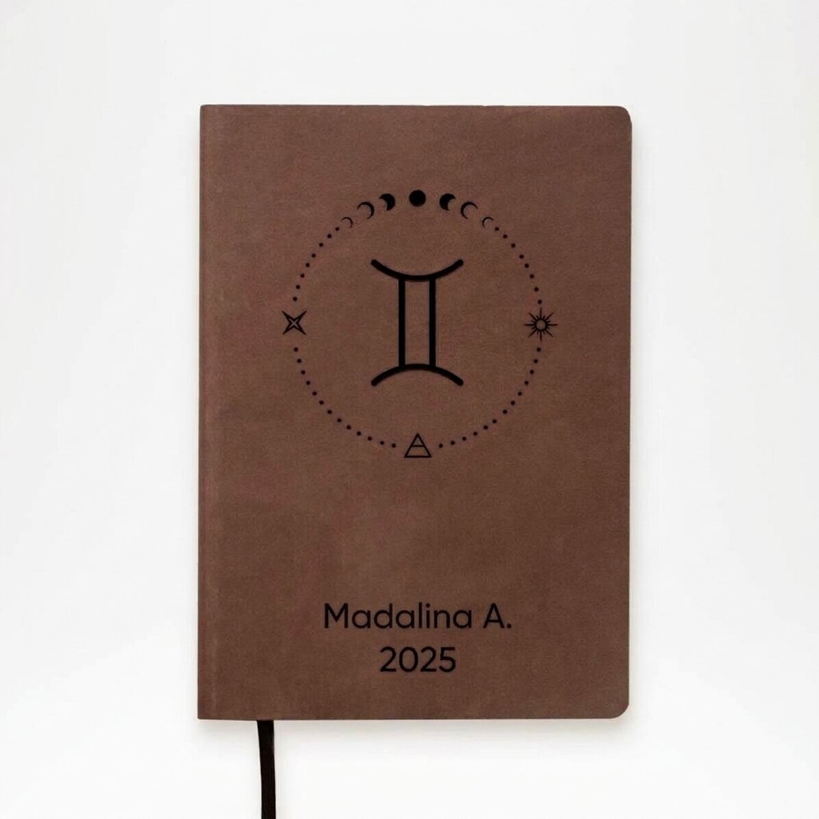 Agenda de piel personalizada con texto y el signo del zodiaco Géminis