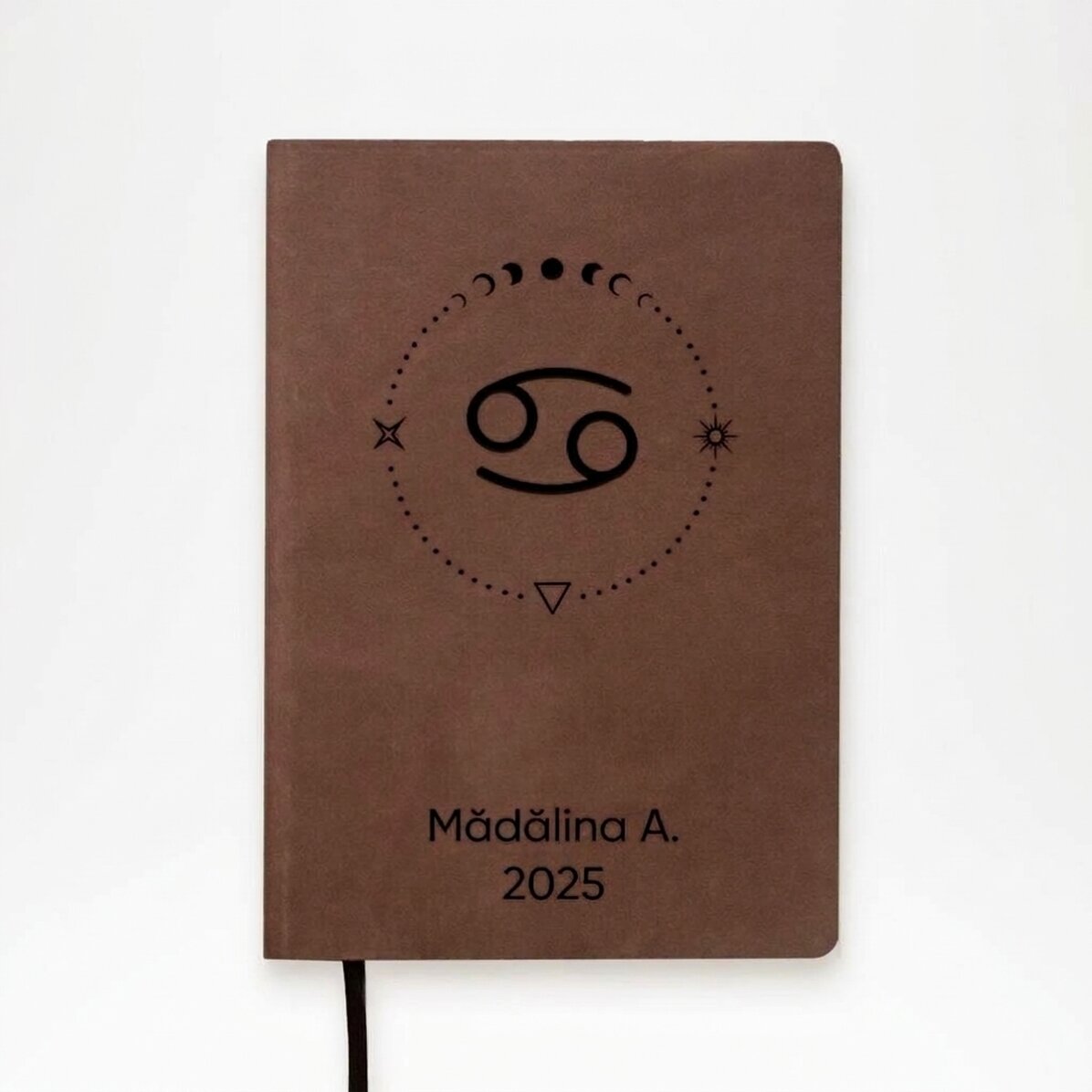 Agenda de piel personalizada con texto y el signo del zodiaco Cáncer