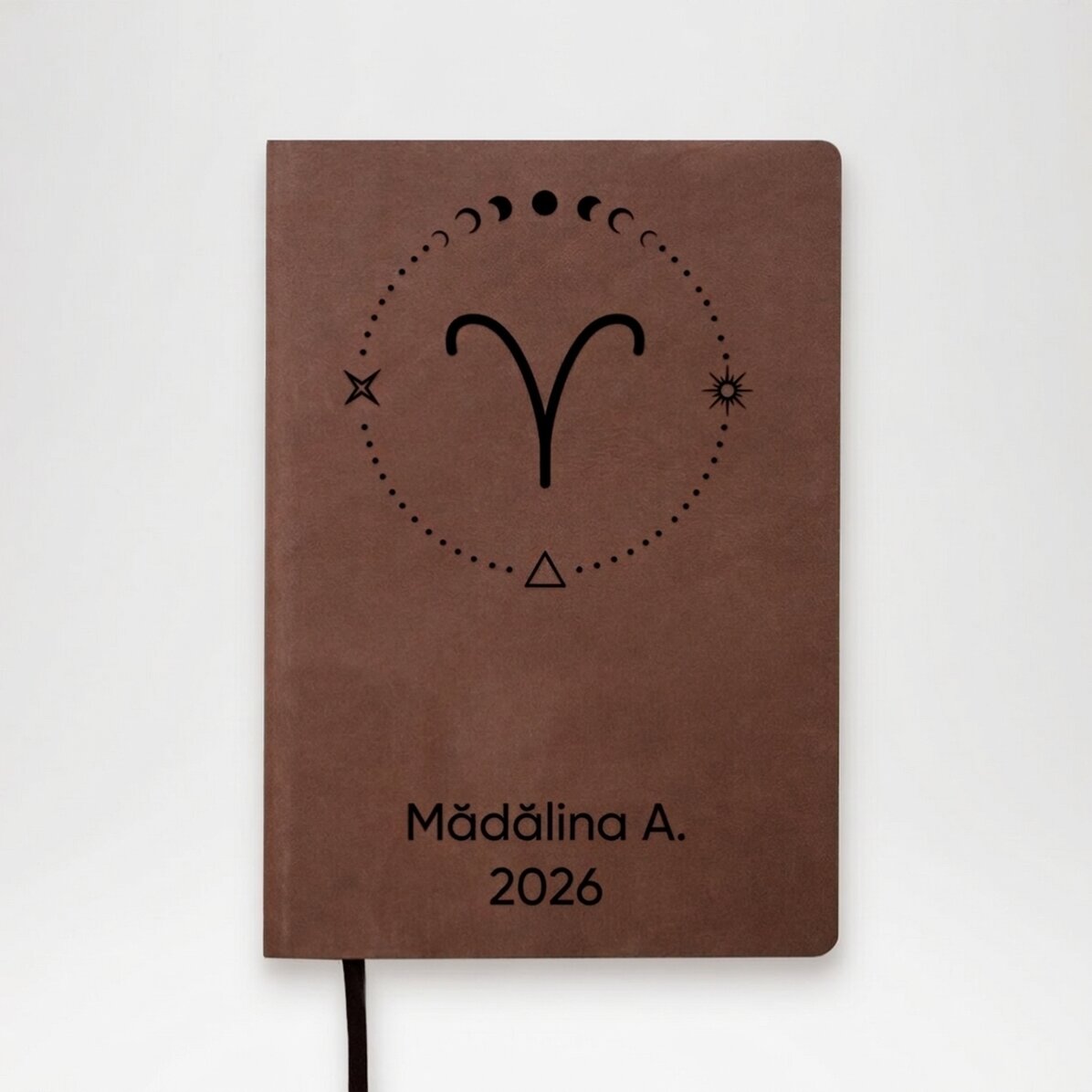Agenda de piel personalizada con texto y signo del zodiaco