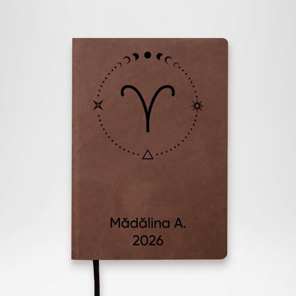 Agenda de piel personalizada con texto y signo del zodiaco