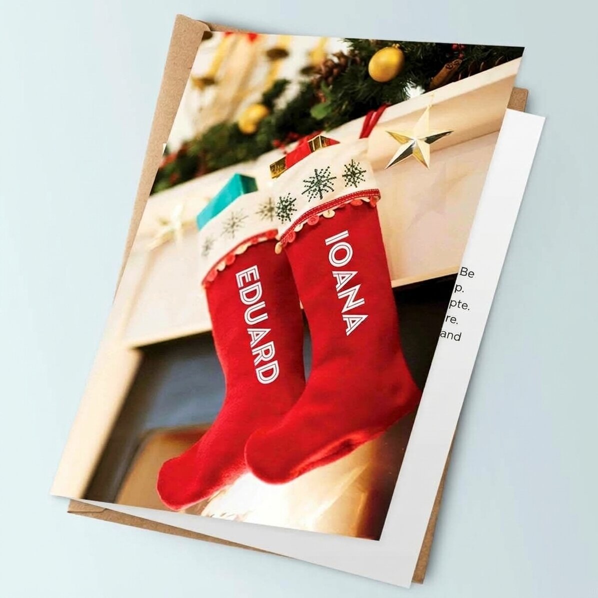 Tarjeta de Navidad personalizada: calcetines en la chimenea