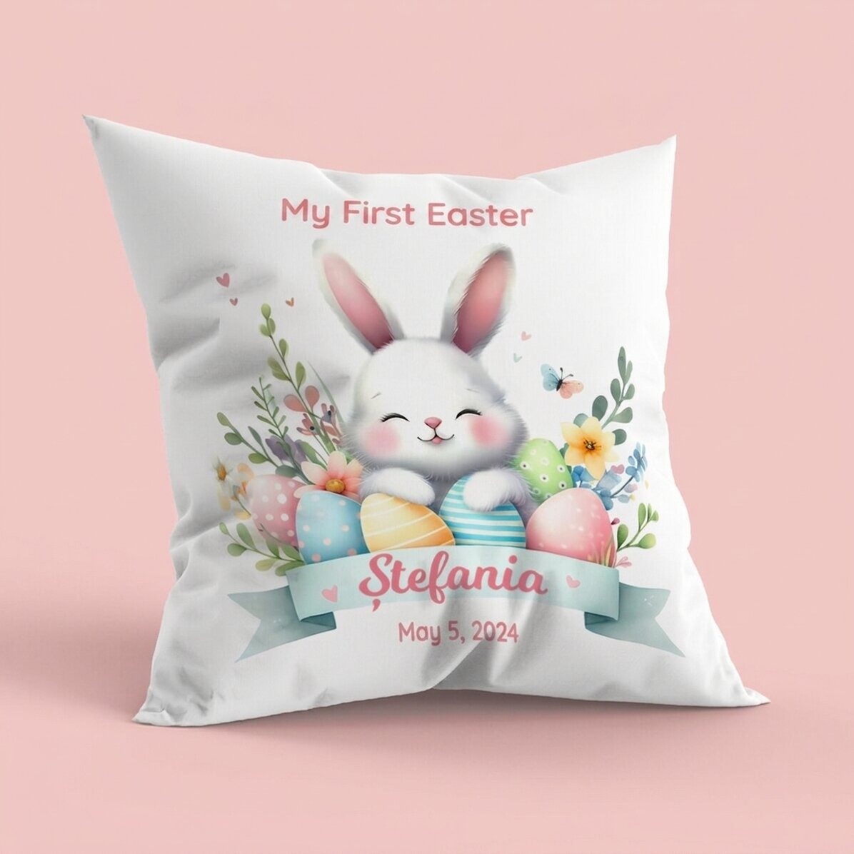 Cojín personalizado con texto: «Mi primera Pascua»