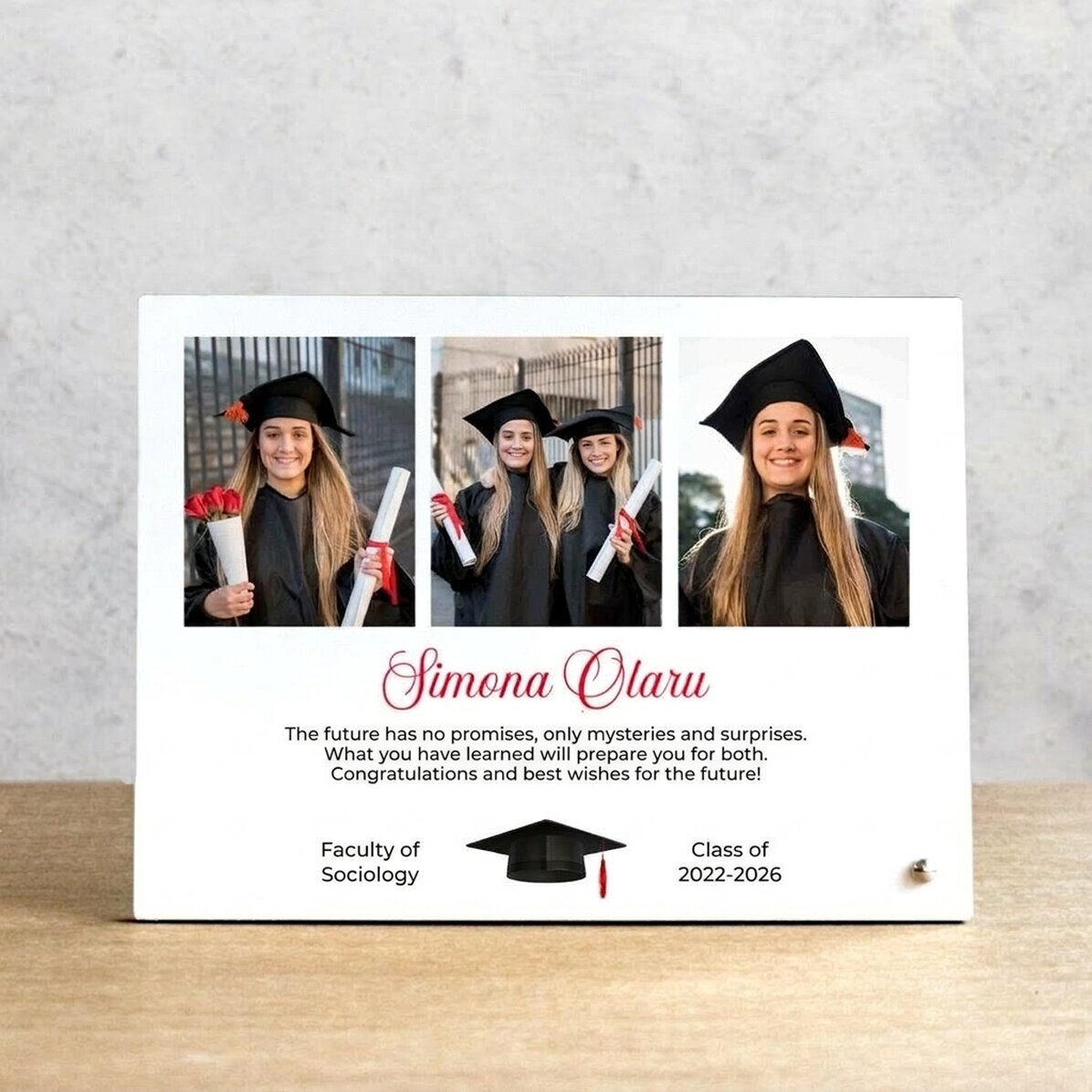 Marco de fotos de escritorio personalizado con 3 fotos y texto - Graduación