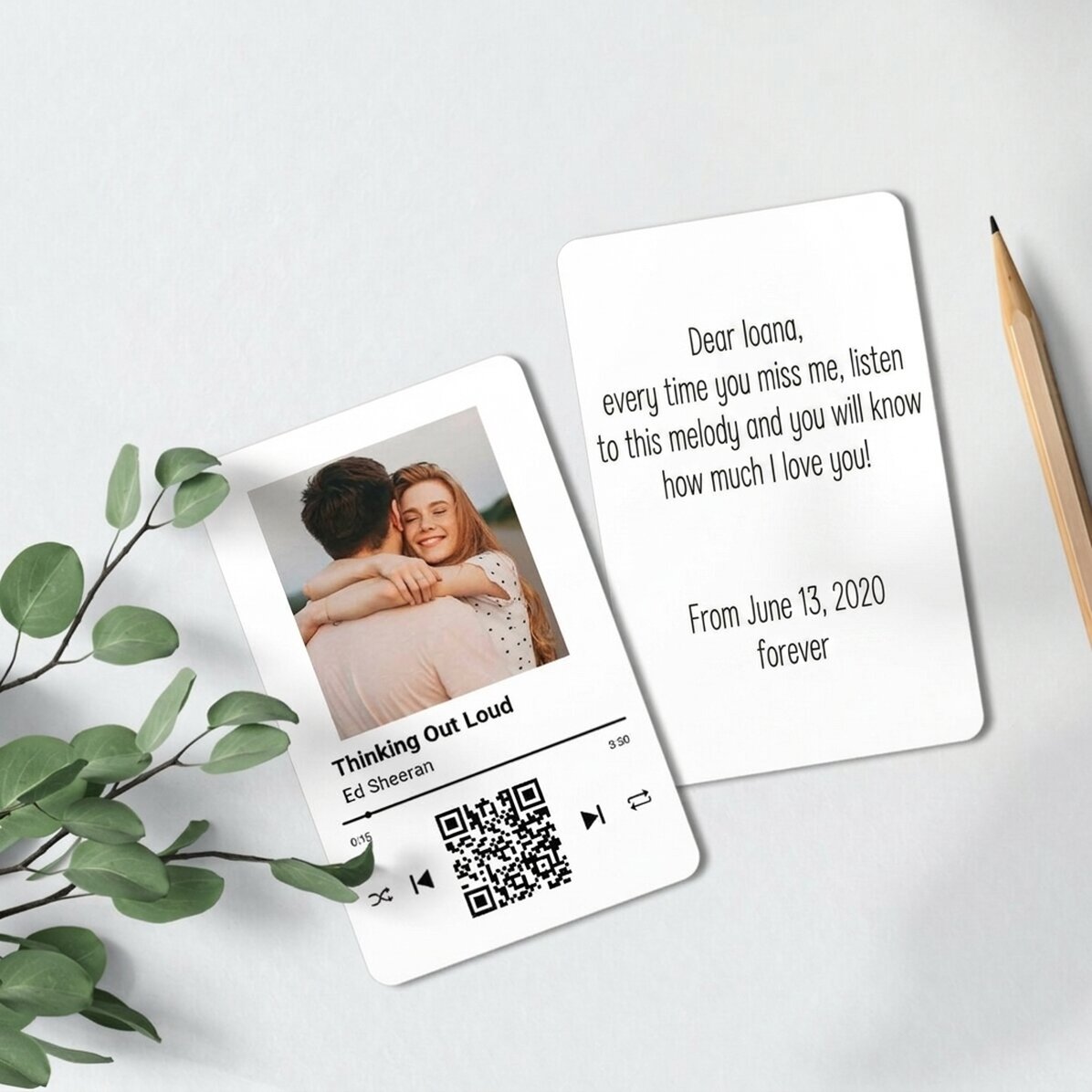 Tarjeta de aluminio personalizada por ambas caras con una foto, un mensaje y un código QR - Nuestra 