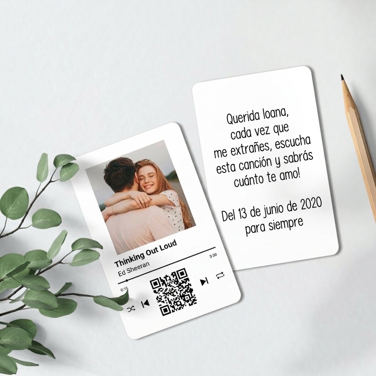 Tarjeta de aluminio personalizada por ambas caras con una foto, un mensaje y un código QR - Nuestra 