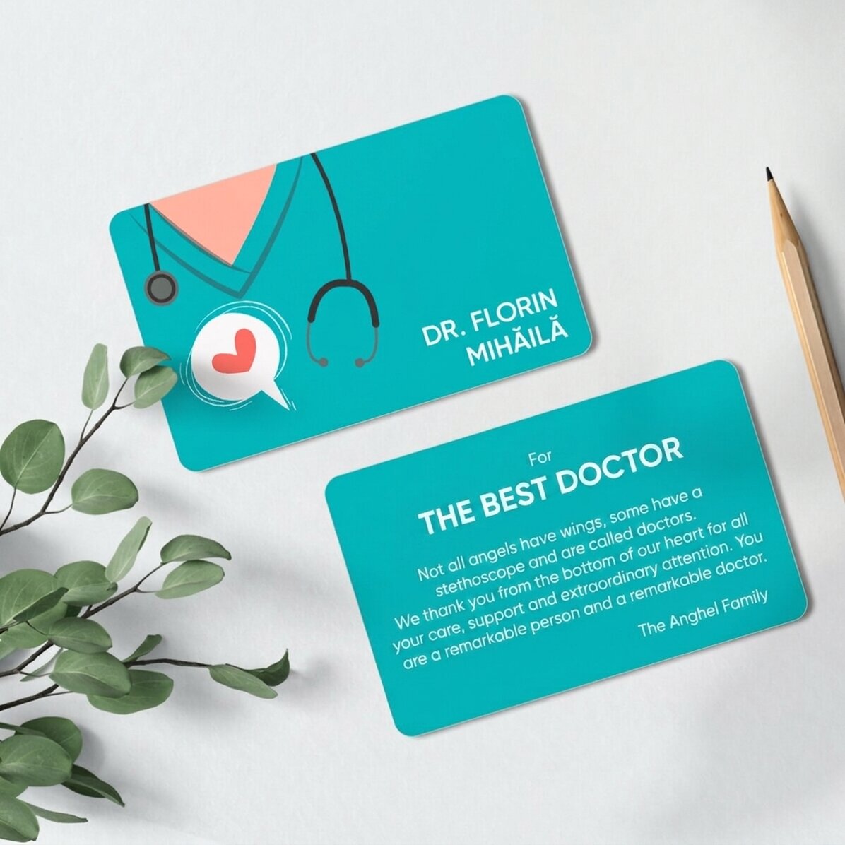 Tarjeta de aluminio personalizada por ambas caras con un mensaje para el médico o el auxiliar de enf