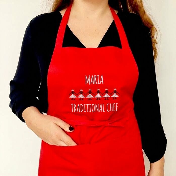 Prenda personalizada con bordado tradicional en rojo
