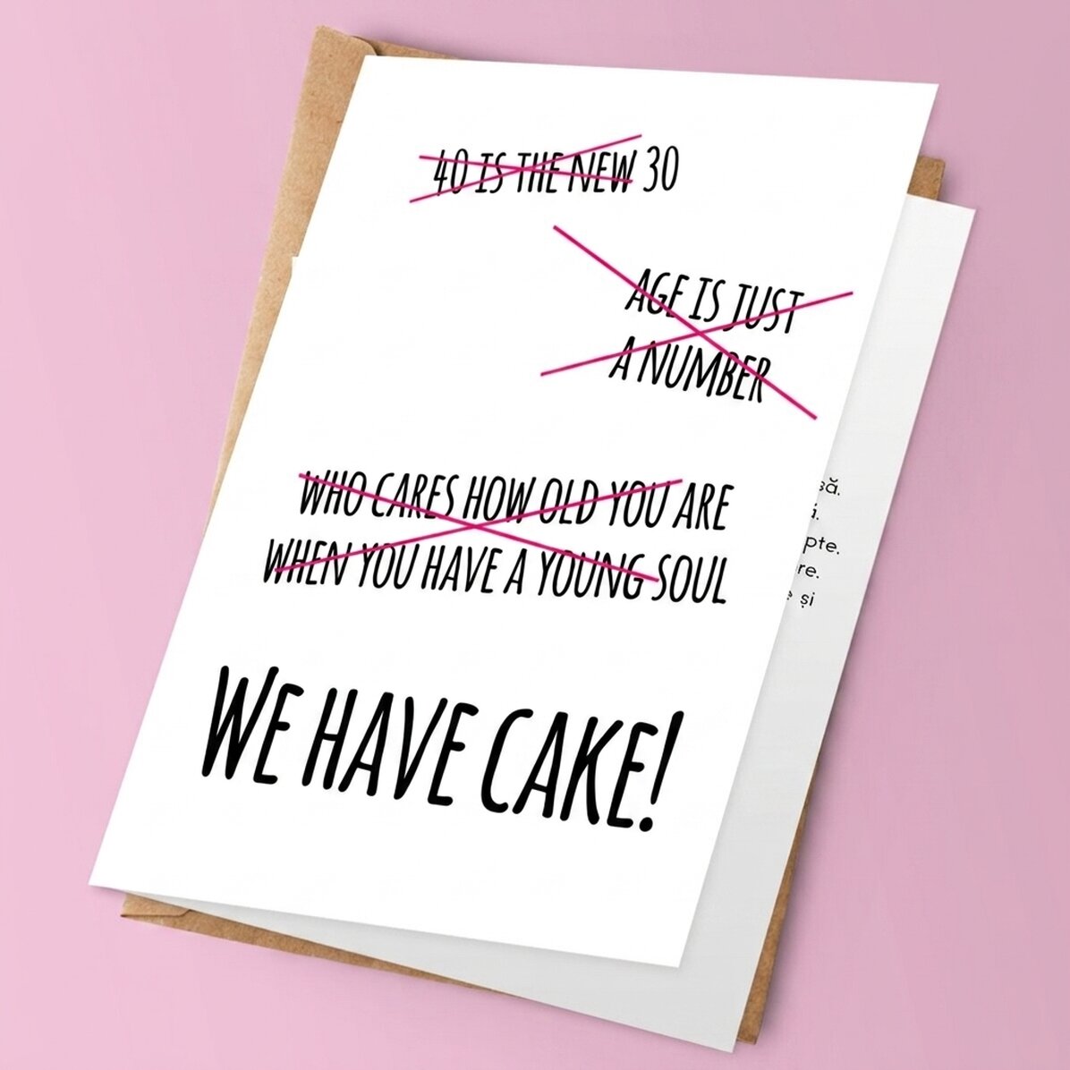 Tarjeta de felicitación personalizada con texto: ¡TENEMOS TARTA!