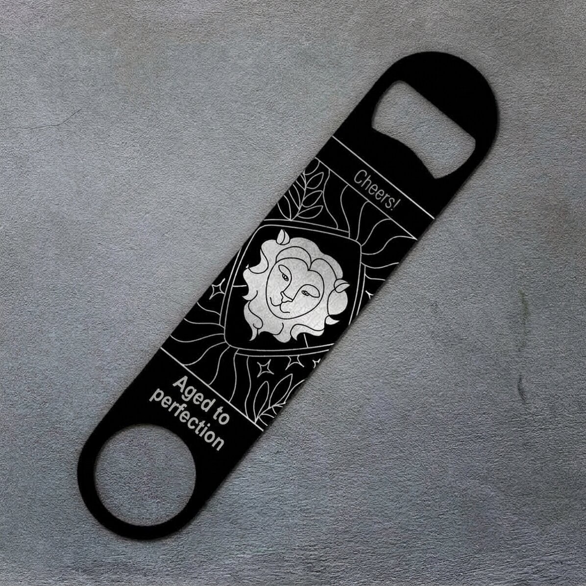 Abrebotellas personalizado con texto: Signo del Leo