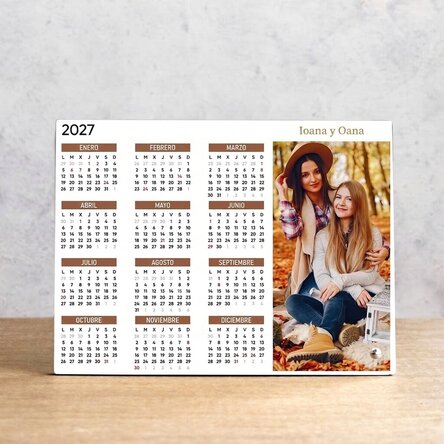 Marco de fotos de escritorio personalizado con una foto, un texto y un calendario