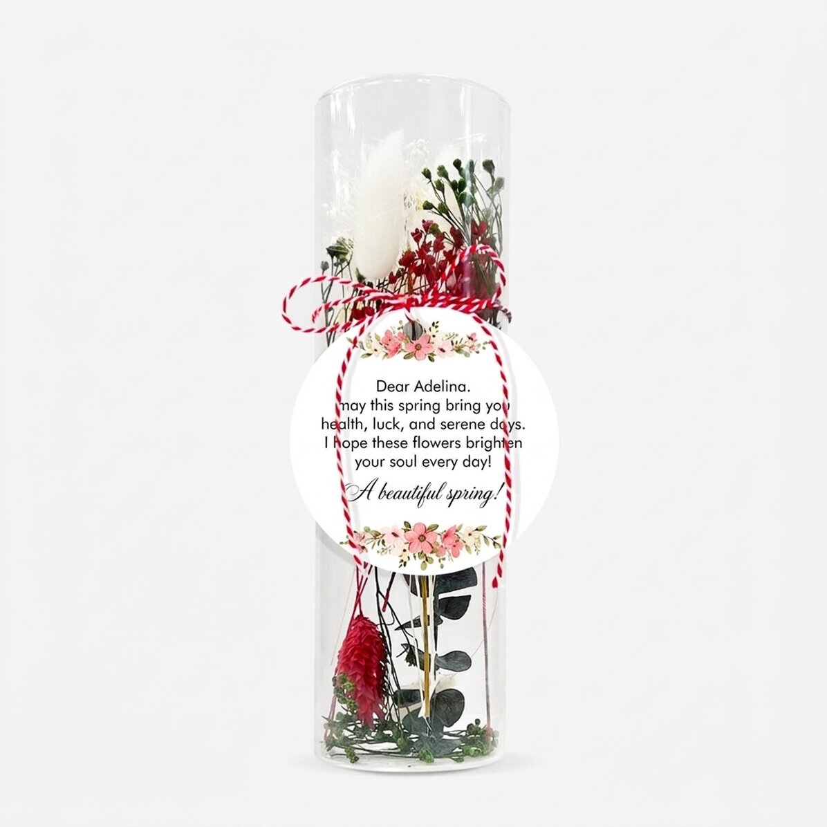 Adorno de martisor de cristal con flores preservadas, personalizado con un mensaje