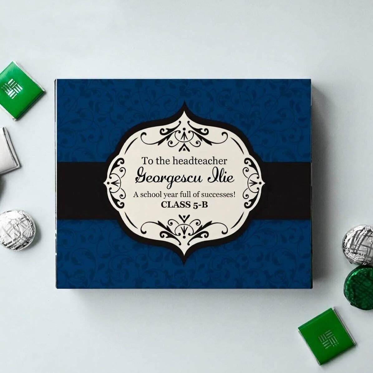 Caja de bombones personalizada con un mensaje para los profesores