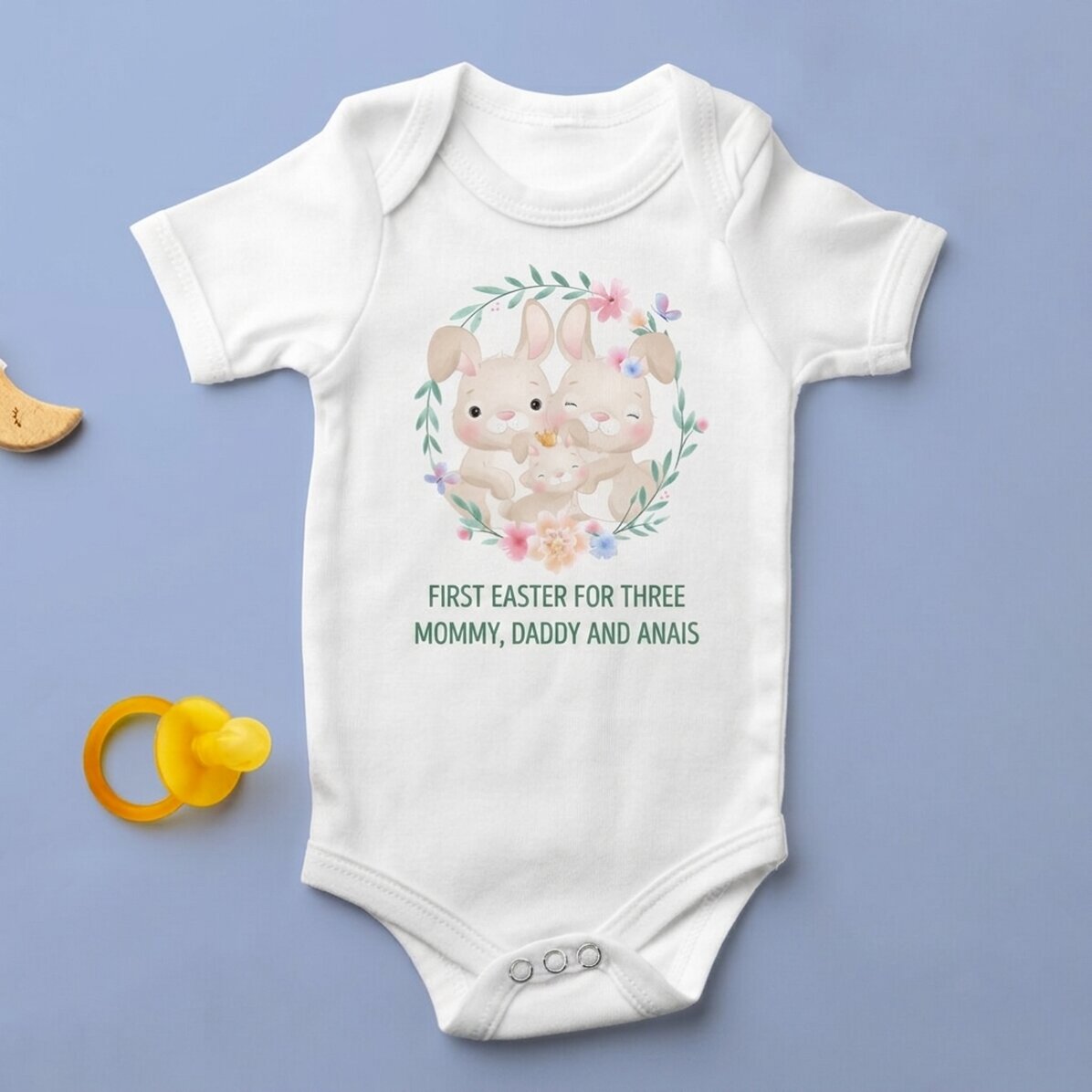 Body para niños personalizado con texto: «Primera Pascua a los tres años»