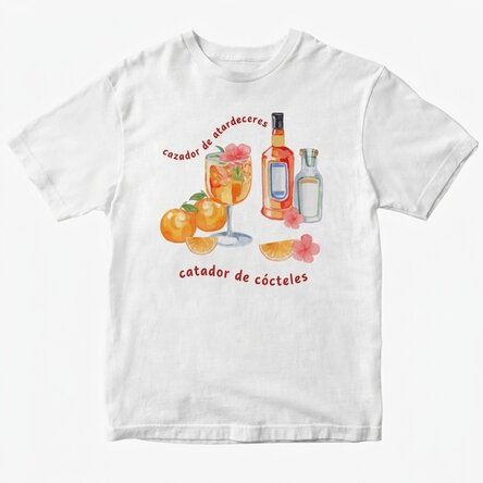 Camiseta de algodón personalizada con texto: «Sunset & cocktails»