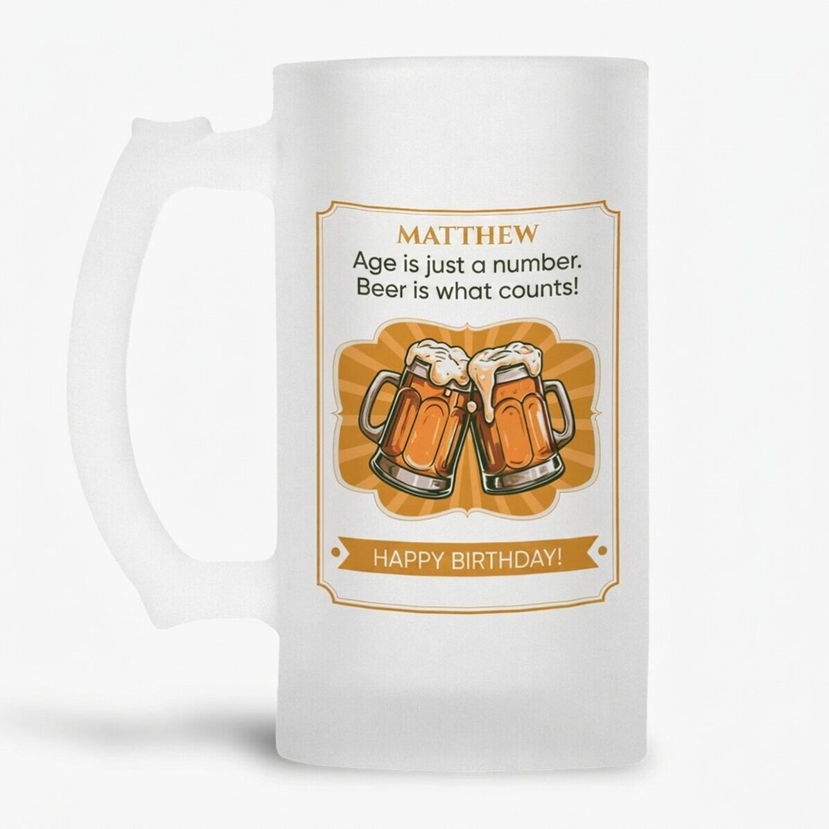 Jarra de cerveza personalizada con mensaje: «¡La cerveza importa!»